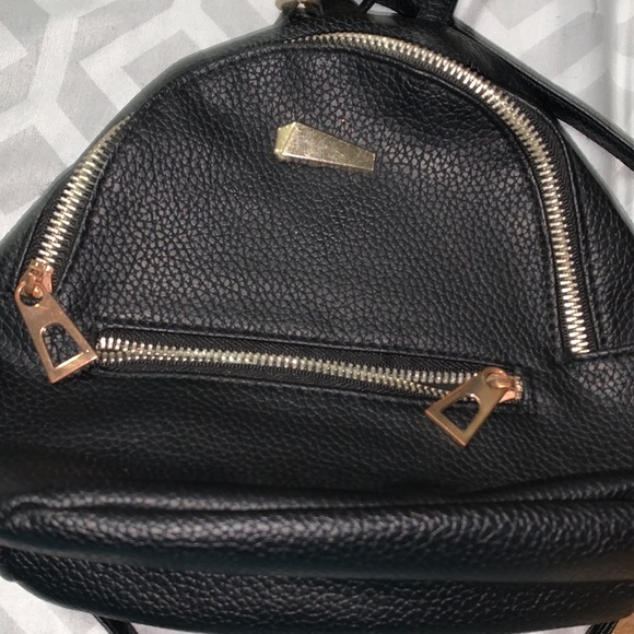 Selling a Small Black Purse - Picture 2 of 4